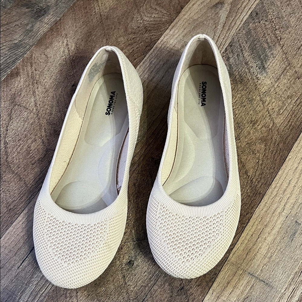 Sonoma Women's Beige Knit Flats sz 8